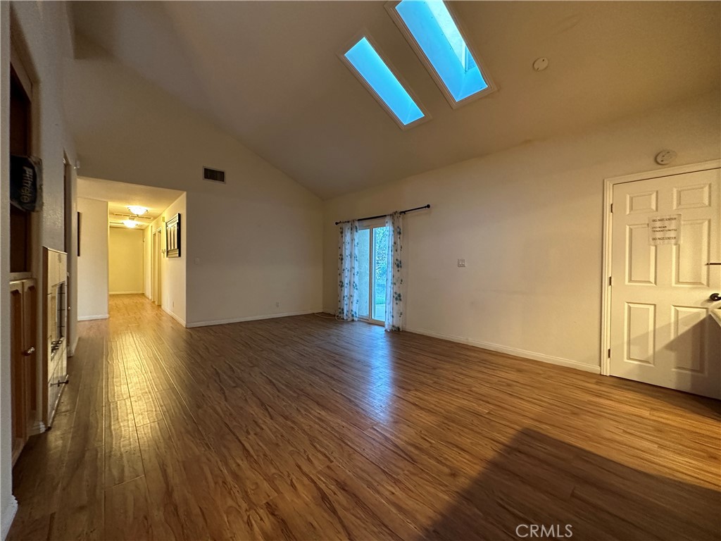 https://media.crmls.org/medias/a10fd6b8-b8fd-4354-aa55-14752222cddc.jpg?preset=X-Large