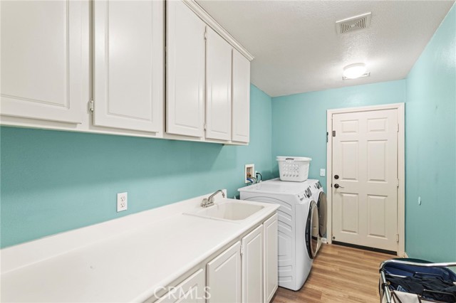32701 Juniper Berry Drive, Winchester CA: https://media.crmls.org/medias/a10fdffe-75ea-4337-b917-2c4bcd7ab1dc.jpg