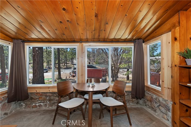 Detail Gallery Image 13 of 59 For 746 Talmadge Rd, Big Bear Lake,  CA 92315 - 3 Beds | 2/1 Baths