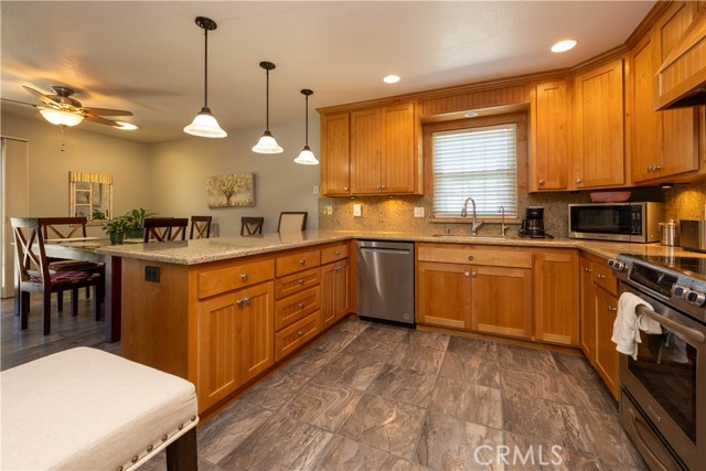 Detail Gallery Image 6 of 43 For 18142 Sweetwood Ct, Hidden Valley Lake,  CA 95467 - 3 Beds | 2 Baths