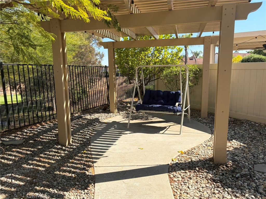 https://media.crmls.org/medias/a110e9bc-3bdc-4022-a25b-f700ae554cca.jpg?preset=X-Large