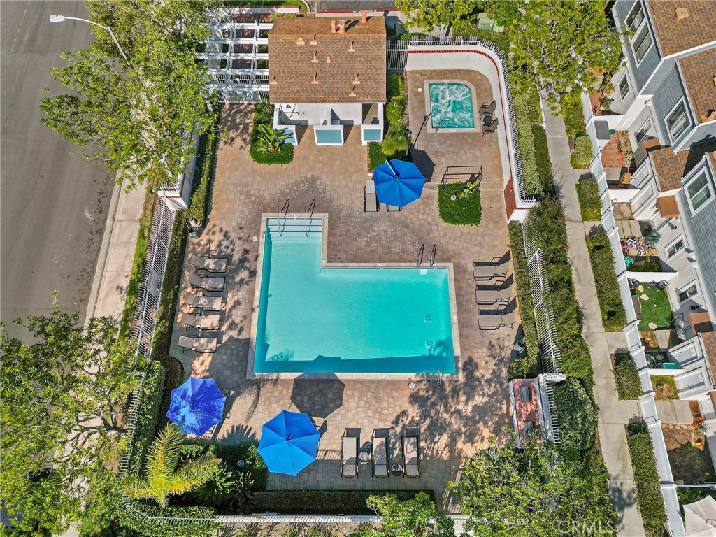 https://media.crmls.org/medias/a110ee79-8daf-43e3-9a82-e823fe70db3f.jpg?preset=X-Large