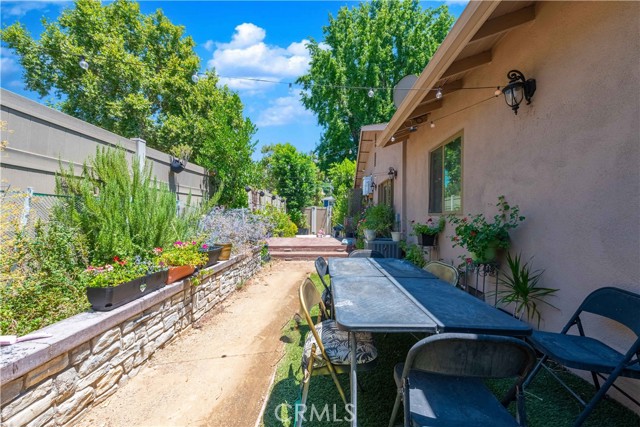 Detail Gallery Image 40 of 55 For 5237 Topanga Canyon Bld, Woodland Hills,  CA 91364 - 7 Beds | 4/2 Baths