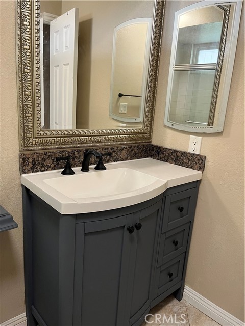 Detail Gallery Image 17 of 21 For 135 Flower #B,  Costa Mesa,  CA 92627 - 2 Beds | 2 Baths