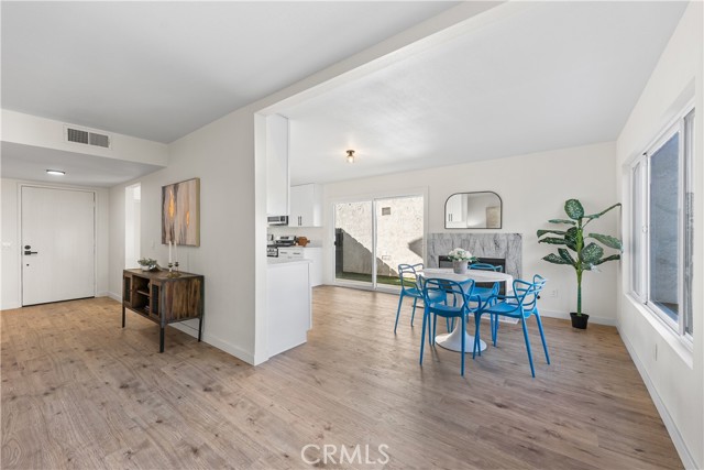 Detail Gallery Image 14 of 54 For 22015 Romar St, Chatsworth,  CA 91311 - 4 Beds | 3 Baths