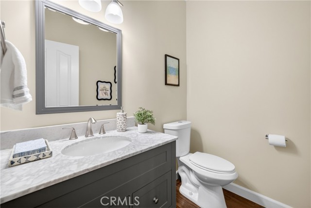 Detail Gallery Image 19 of 36 For 5240 Yarmouth, Encino,  CA 91316 - 3 Beds | 2/1 Baths