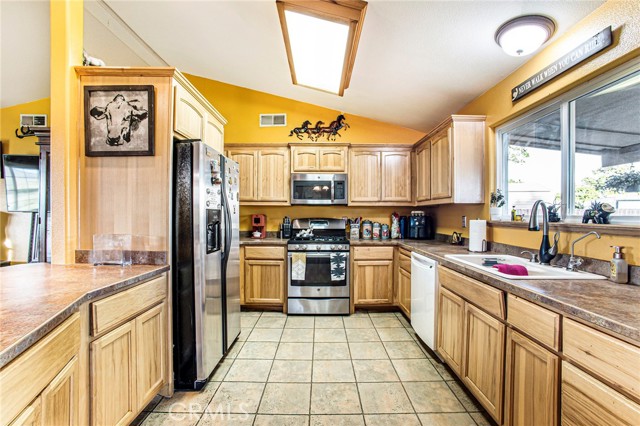 Detail Gallery Image 13 of 72 For 16043 Paskenta Rd, Corning,  CA 96021 - 3 Beds | 2 Baths