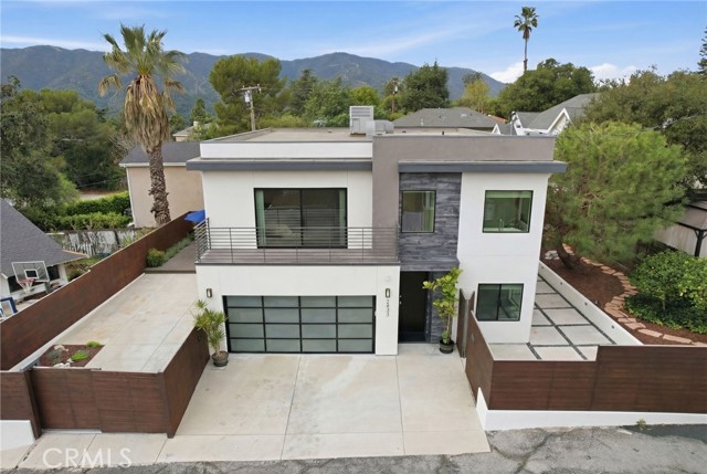 Detail Gallery Image 4 of 55 For 2434 Prospect, Montrose,  CA 91020 - 4 Beds | 3/1 Baths