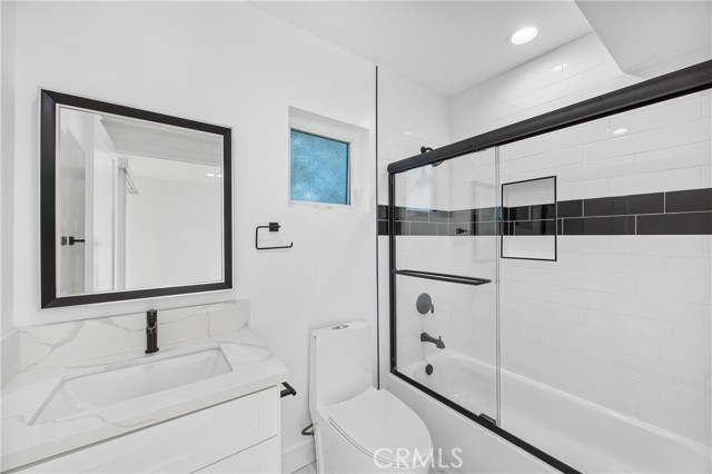 Detail Gallery Image 12 of 17 For 14420 Tiara, Van Nuys,  CA 91401 - 4 Beds | 4 Baths