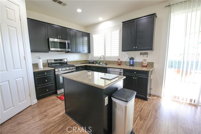 Detail Gallery Image 13 of 47 For 3919 Obsidian Rd, San Bernardino,  CA 92407 - 4 Beds | 2/1 Baths