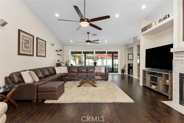 Detail Gallery Image 7 of 52 For 3009 Shadid, Colton,  CA 92324 - 5 Beds | 3/1 Baths