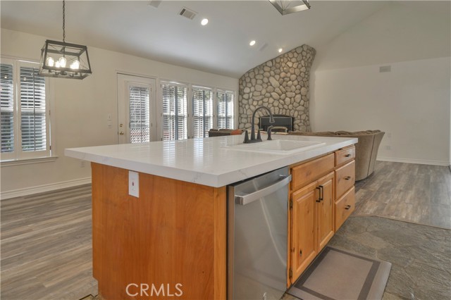 Detail Gallery Image 9 of 31 For 145 Birchwood, Lake Arrowhead,  CA 92352 - 3 Beds | 2/1 Baths