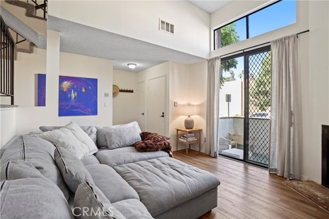 Detail Gallery Image 7 of 53 For 19355 Sherman Way #41,  Reseda,  CA 91335 - 2 Beds | 2/1 Baths