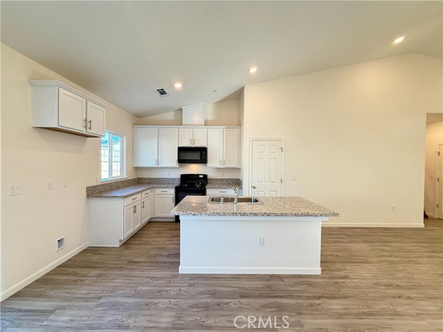 Detail Gallery Image 3 of 13 For 1205 Orange St, Avenal,  CA 93204 - 3 Beds | 2 Baths