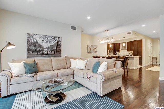 Detail Gallery Image 3 of 15 For 423 Caruso Ave, Glendale,  CA 91210 - 2 Beds | 2/1 Baths
