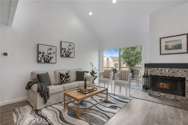 25712 Le Parc, Lake Forest CA: https://media.crmls.org/medias/a118ee49-22ff-4c06-b6bf-26af2b1f84f2.jpg