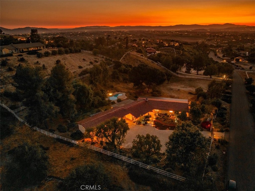 https://media.crmls.org/medias/a119e13c-95c4-4890-a792-8051b8daad21.jpg?preset=X-Large