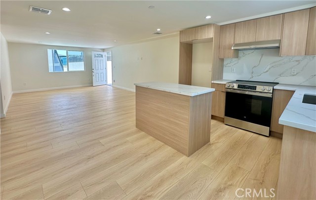 Detail Gallery Image 12 of 26 For 7728 Laurel Canyon Blvd, North Hollywood,  CA 91605 - 3 Beds | 2 Baths