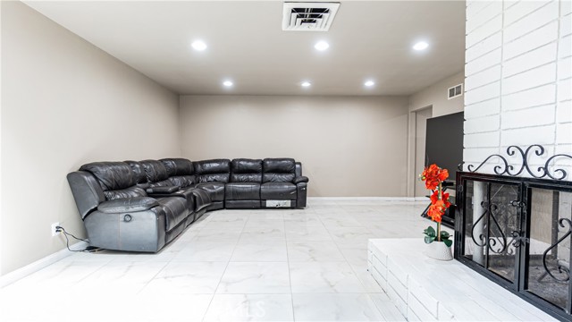 931 N Eucalyptus Avenue, Rialto CA: https://media.crmls.org/medias/a11a73ae-b3d9-4f72-a2bf-ad707823bd5a.jpg