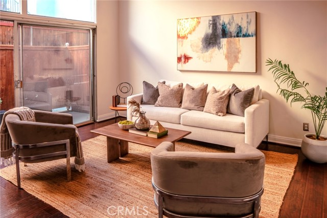 Detail Gallery Image 6 of 24 For 14144 Burbank Bld #2,  Sherman Oaks,  CA 91401 - 2 Beds | 2/1 Baths