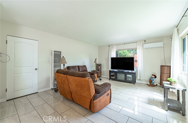 Detail Gallery Image 4 of 32 For 2820 N E St, San Bernardino,  CA 92405 - 4 Beds | 2 Baths