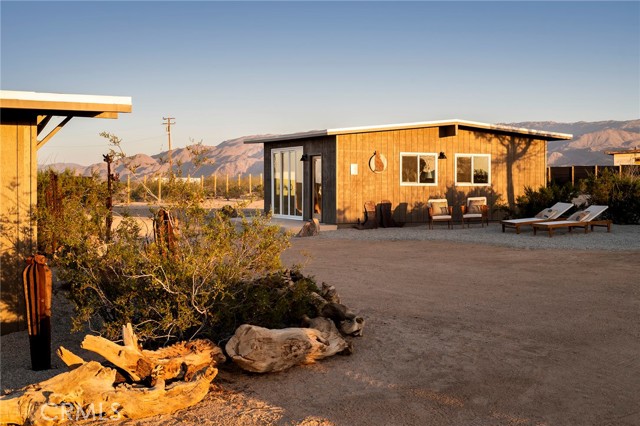 70315 Indian Trail, 29 Palms CA: https://media.crmls.org/medias/a11c3873-7118-4bbb-b6ca-fcaf120fd33f.jpg
