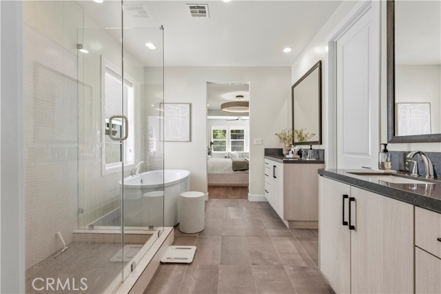 Image 13 of 31 For 440 Riverbend