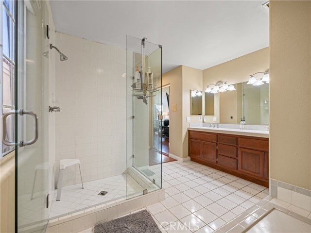 Detail Gallery Image 16 of 34 For 210 6th, Huntington Beach,  CA 92648 - 3 Beds | 2/2 Baths