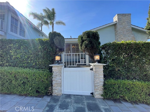 Detail Gallery Image 4 of 29 For 952 2nd. Street, Manhattan Beach,  CA 90266 - 5 Beds | 3 Baths