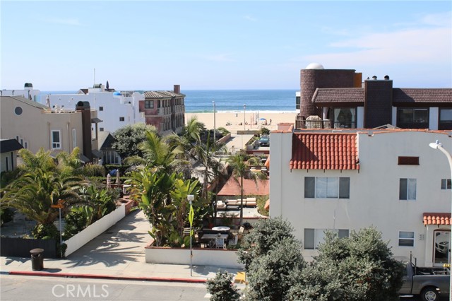 404 Hermosa Avenue, Hermosa Beach CA: https://media.crmls.org/medias/a11d6e4f-5262-4464-805a-92ca021d2516.jpg