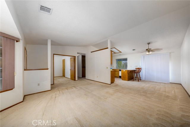 21930 Mohican Avenue, Apple Valley CA: https://media.crmls.org/medias/a11d7cbf-fb0c-4248-b0ac-0603c1526c9f.jpg