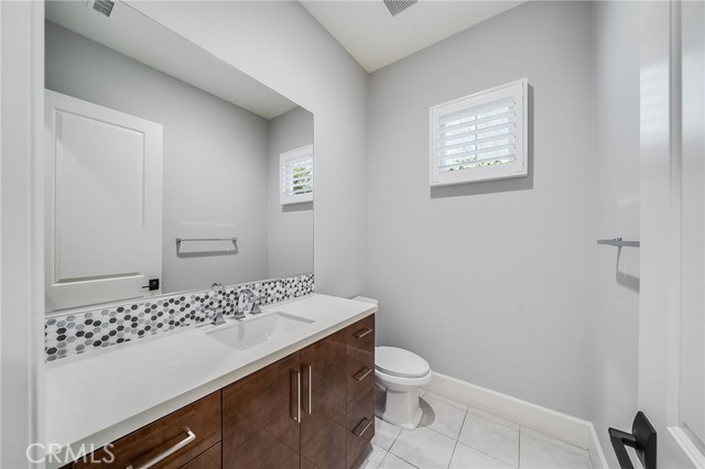 Detail Gallery Image 16 of 45 For 212 Parkwood, Irvine,  CA 92620 - 4 Beds | 4/1 Baths