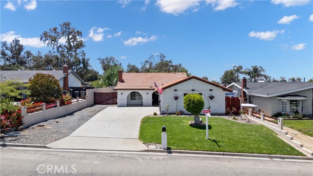 Detail Gallery Image 2 of 34 For 19927 Athenon Ave, Perris,  CA 92570 - 3 Beds | 2 Baths