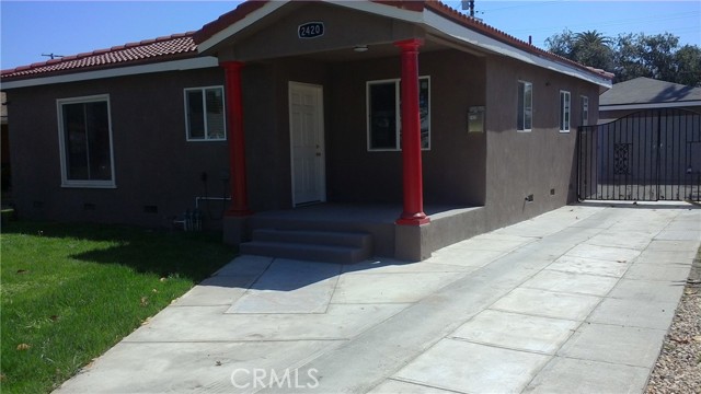 2420 Maine Avenue, Long Beach CA: https://media.crmls.org/medias/a11f2a00-9e0c-4c9b-a06f-39599388f50e.jpg