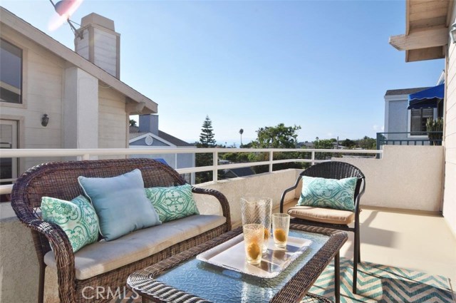 109 Guadalupe Avenue, Redondo Beach, California 90277, 4 Bedrooms Bedrooms, ,2 BathroomsBathrooms,Residential,Sold,Guadalupe,PV17120512