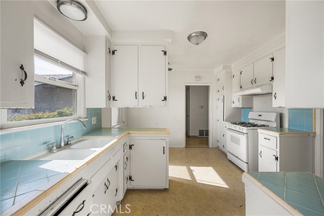 218 N Evergreen Street, Anaheim CA: https://media.crmls.org/medias/a11feaa6-c545-4ff5-873e-1a4a813921db.jpg