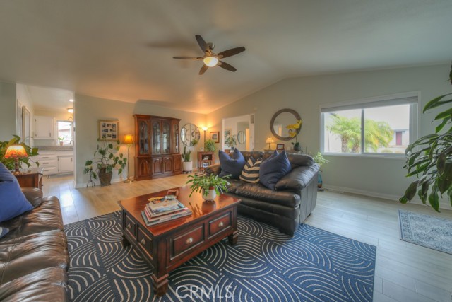 Detail Gallery Image 12 of 74 For 1473 Salem Ct, Oceanside,  CA 92057 - 4 Beds | 4 Baths