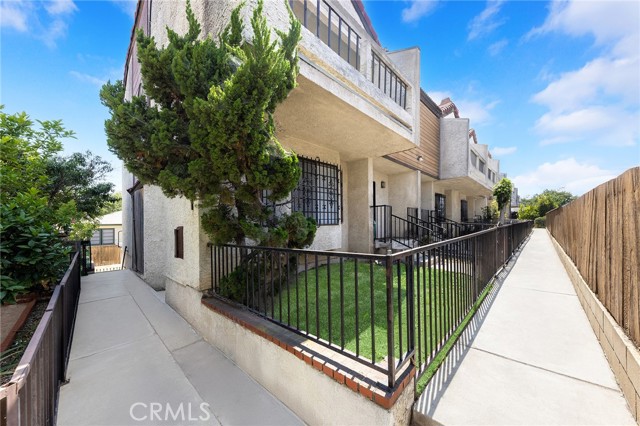 321 N Lincoln Avenue, Monterey Park CA: https://media.crmls.org/medias/a121c1f8-af4c-46cd-8cfd-7029910868d1.jpg
