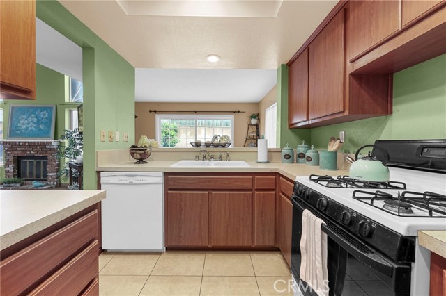 Detail Gallery Image 10 of 30 For 12804 Somerset, Chino,  CA 91710 - 3 Beds | 2/1 Baths