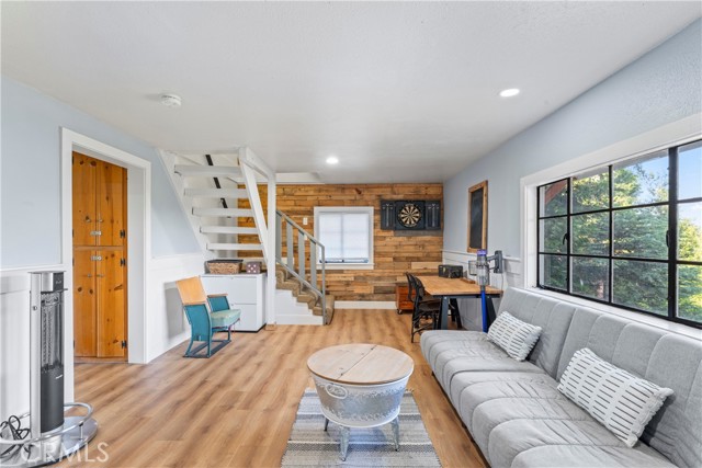 Detail Gallery Image 5 of 53 For 101 State Highway 173, Lake Arrowhead,  CA 92352 - 3 Beds | 3 Baths