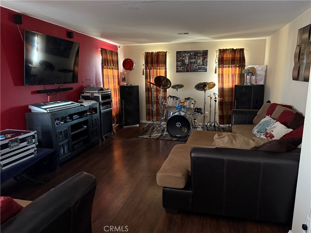 https://media.crmls.org/medias/a124e791-c17b-466e-a865-ca0e48ff8724.jpg?preset=X-Large