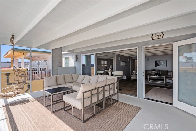 2208 The Strand, Manhattan Beach CA: https://media.crmls.org/medias/a1253b00-a4ed-451f-aab0-83d399edba4a.jpg