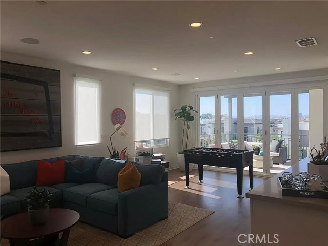 Detail Gallery Image 4 of 5 For 335 Magnet, Irvine,  CA 92618 - 4 Beds | 3/1 Baths