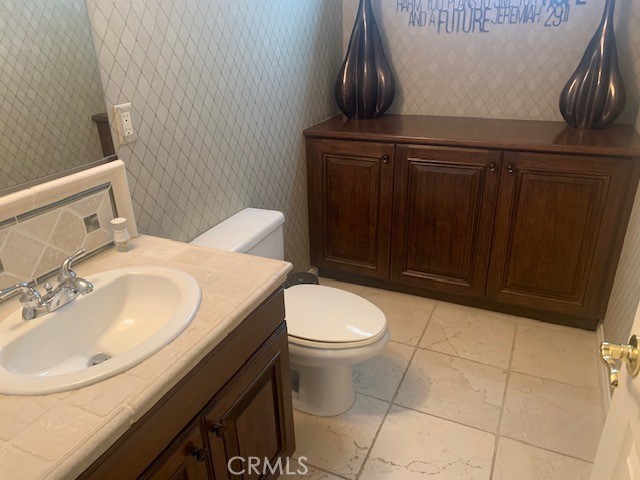 Detail Gallery Image 8 of 48 For 17130 Silver Moon Ct, Riverside,  CA 92503 - 3 Beds | 3/1 Baths