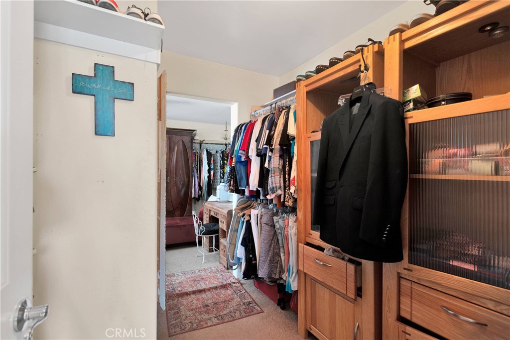 https://media.crmls.org/medias/a127441d-f0e8-4db9-a107-c01e24304808.jpg?preset=X-Large