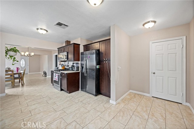 Detail Gallery Image 8 of 20 For 1737 N Mountain View Ave, San Bernardino,  CA 92405 - 4 Beds | 2 Baths