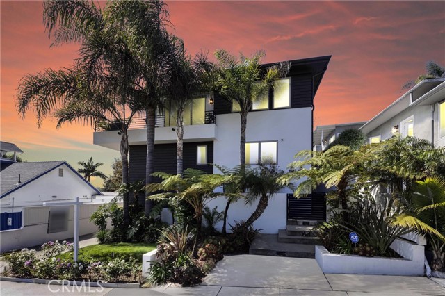 Detail Gallery Image 1 of 20 For 1542 Manhattan Beach Bld, Manhattan Beach,  CA 90266 - 4 Beds | 4 Baths
