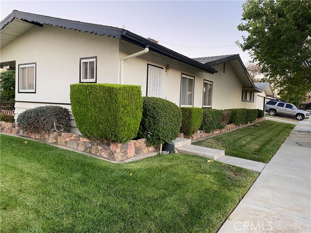 Detail Gallery Image 4 of 18 For 332 E Landsford, Lancaster,  CA 93535 - 4 Beds | 2/1 Baths