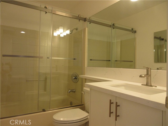 Detail Gallery Image 23 of 25 For 7330 Eton Ave #203,  Canoga Park,  CA 91303 - 2 Beds | 2 Baths
