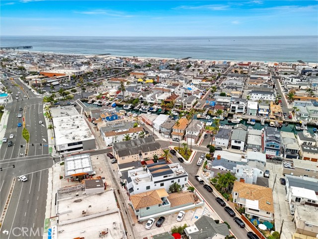 Detail Gallery Image 4 of 30 For 506 Clubhouse Ave #B,  Newport Beach,  CA 92663 - 5 Beds | 6 Baths